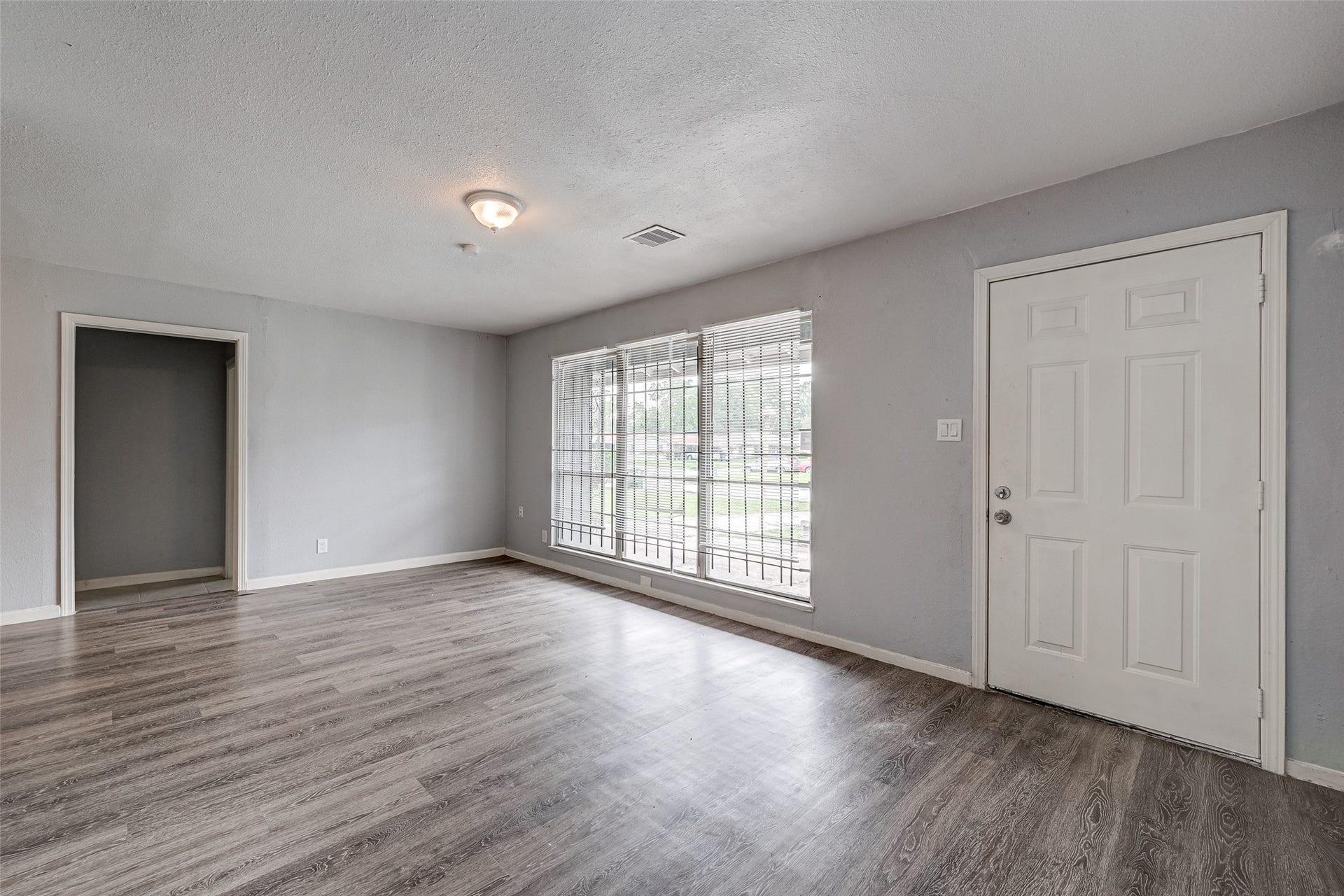 7658 Belbay Street, Houston, TX 77033 7658 Belbay Street, Houston, TX 77033