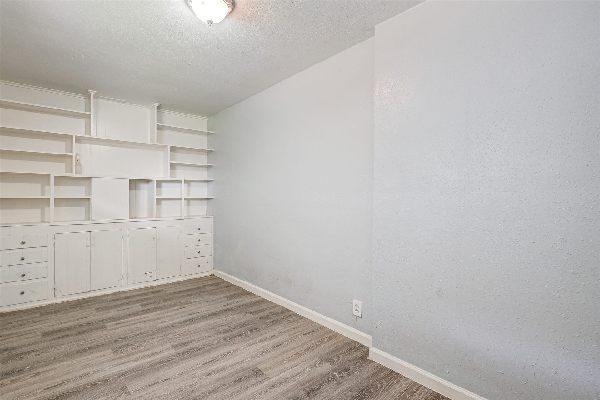 7658 Belbay Street, Houston, TX 77033 7658 Belbay Street, Houston, TX 77033