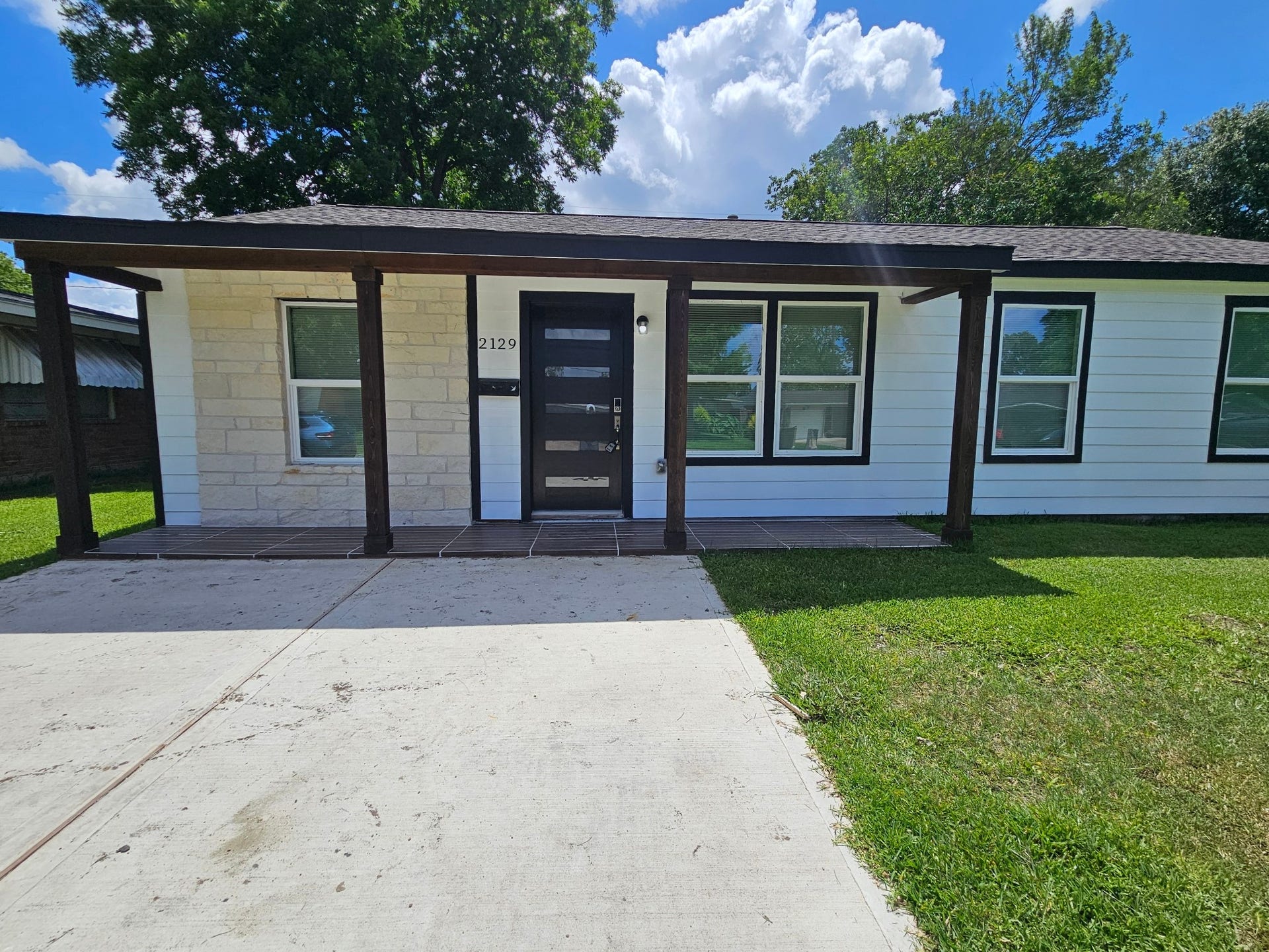 2129 Raspberry Lane, Pasadena, TX 77502 2129 Raspberry Lane, Pasadena, TX 77502