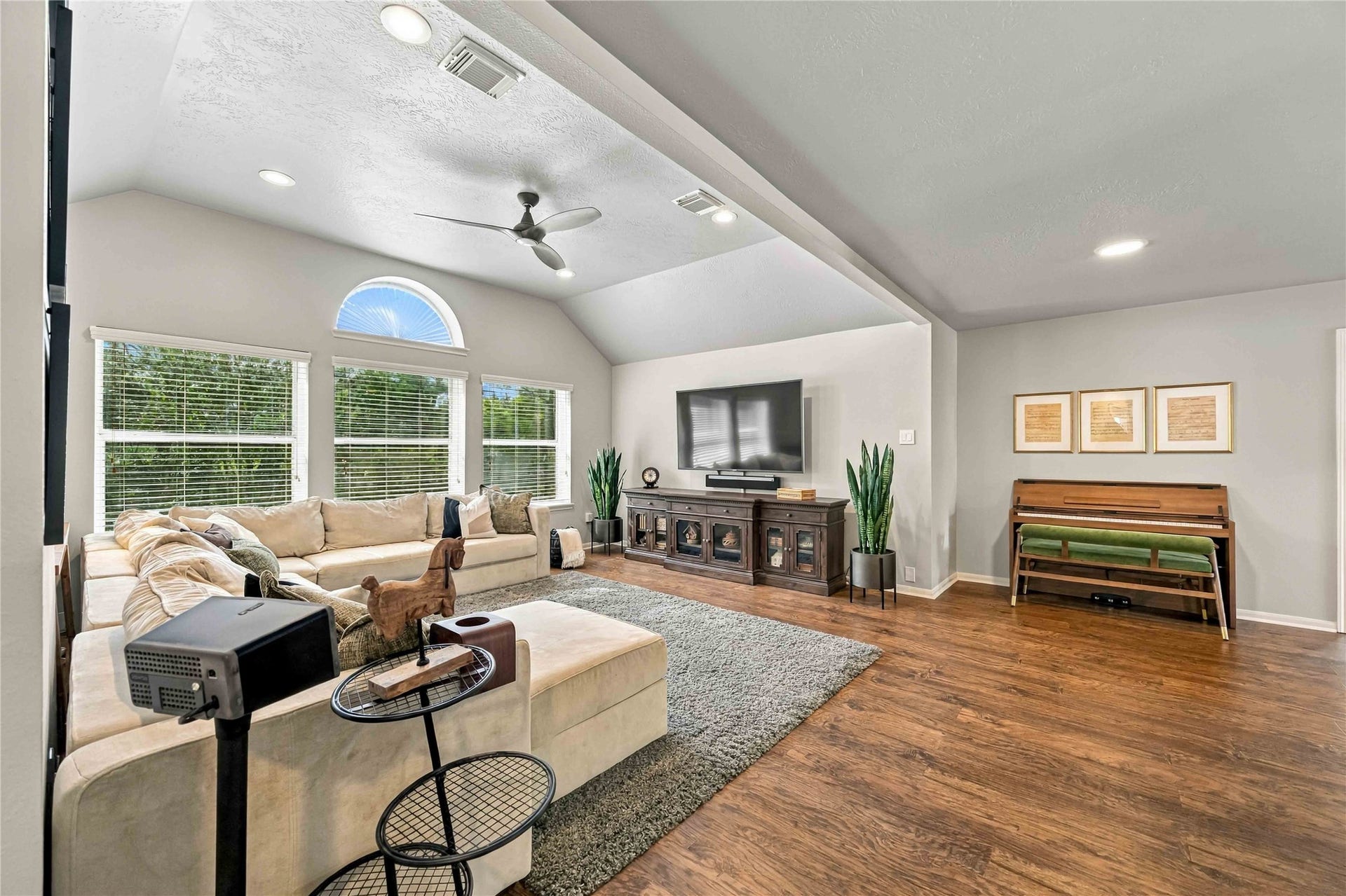 3502 Miraglen Drive, Pearland, TX 77584 3502 Miraglen Drive, Pearland, TX 77584