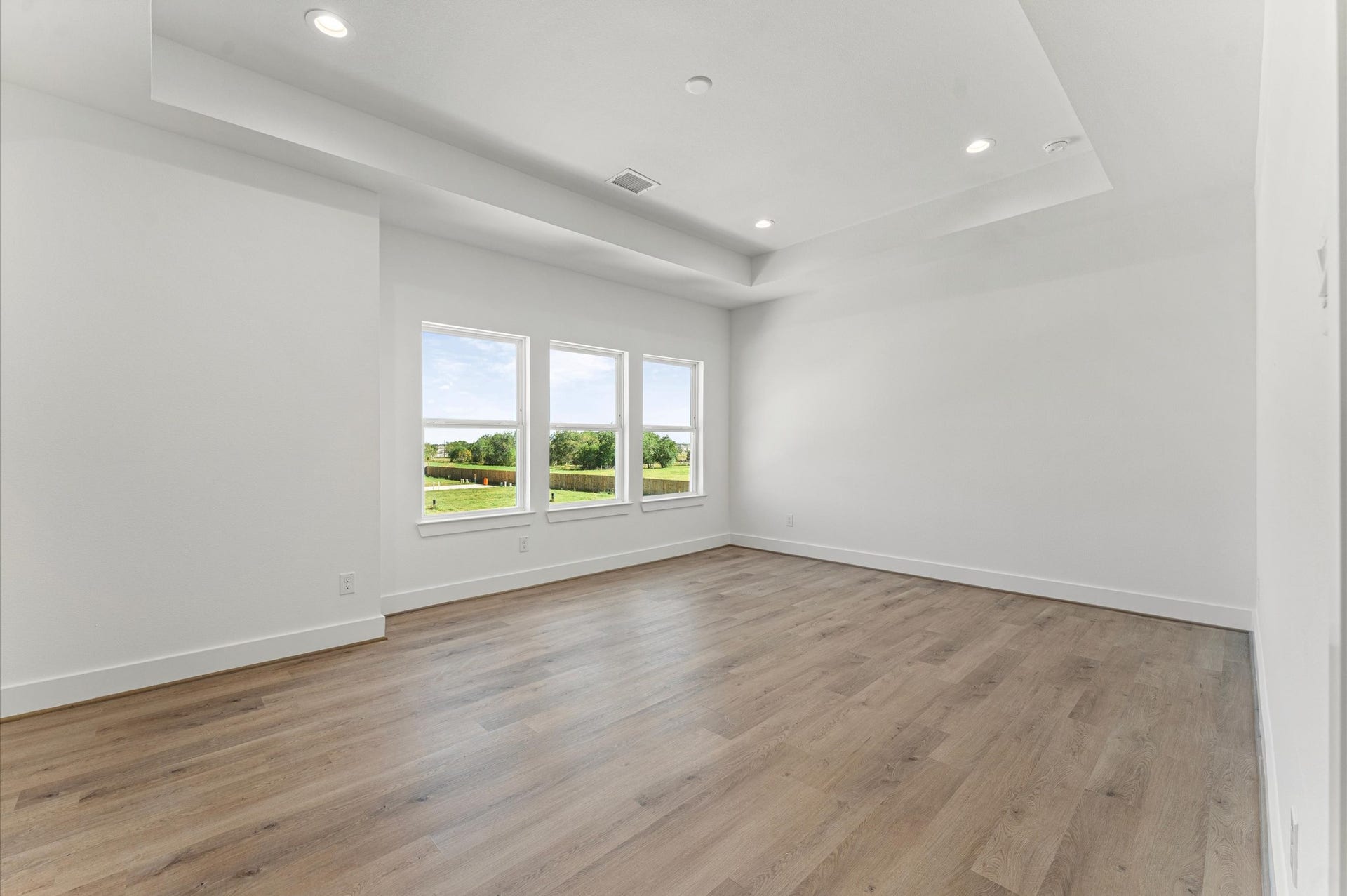 6413 Leopold Star Lane, Houston, TX 77048 Photos are from another home completed with the same floor plan