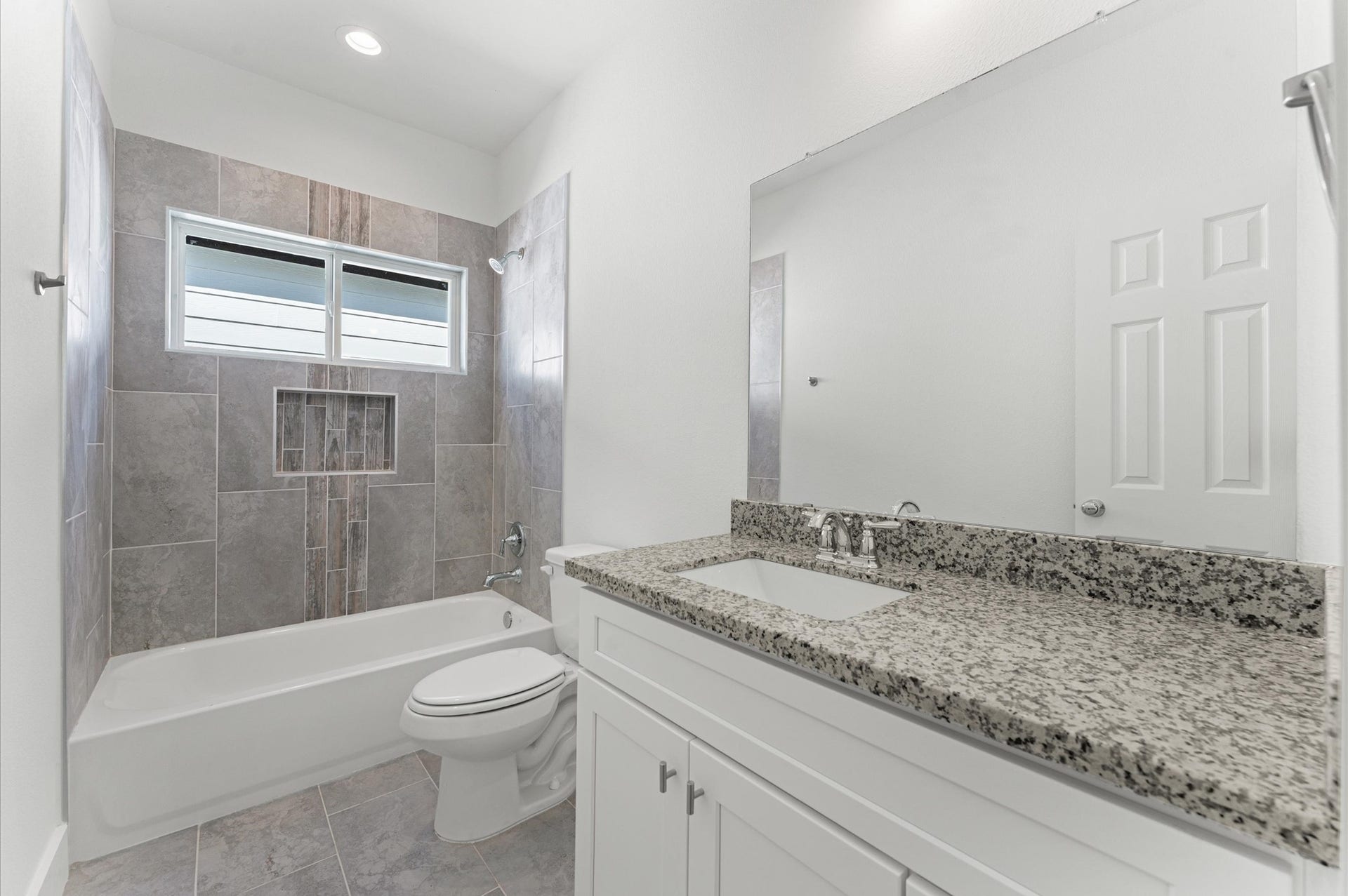 6413 Leopold Star Lane, Houston, TX 77048 Photos are from another home completed with the same floor plan