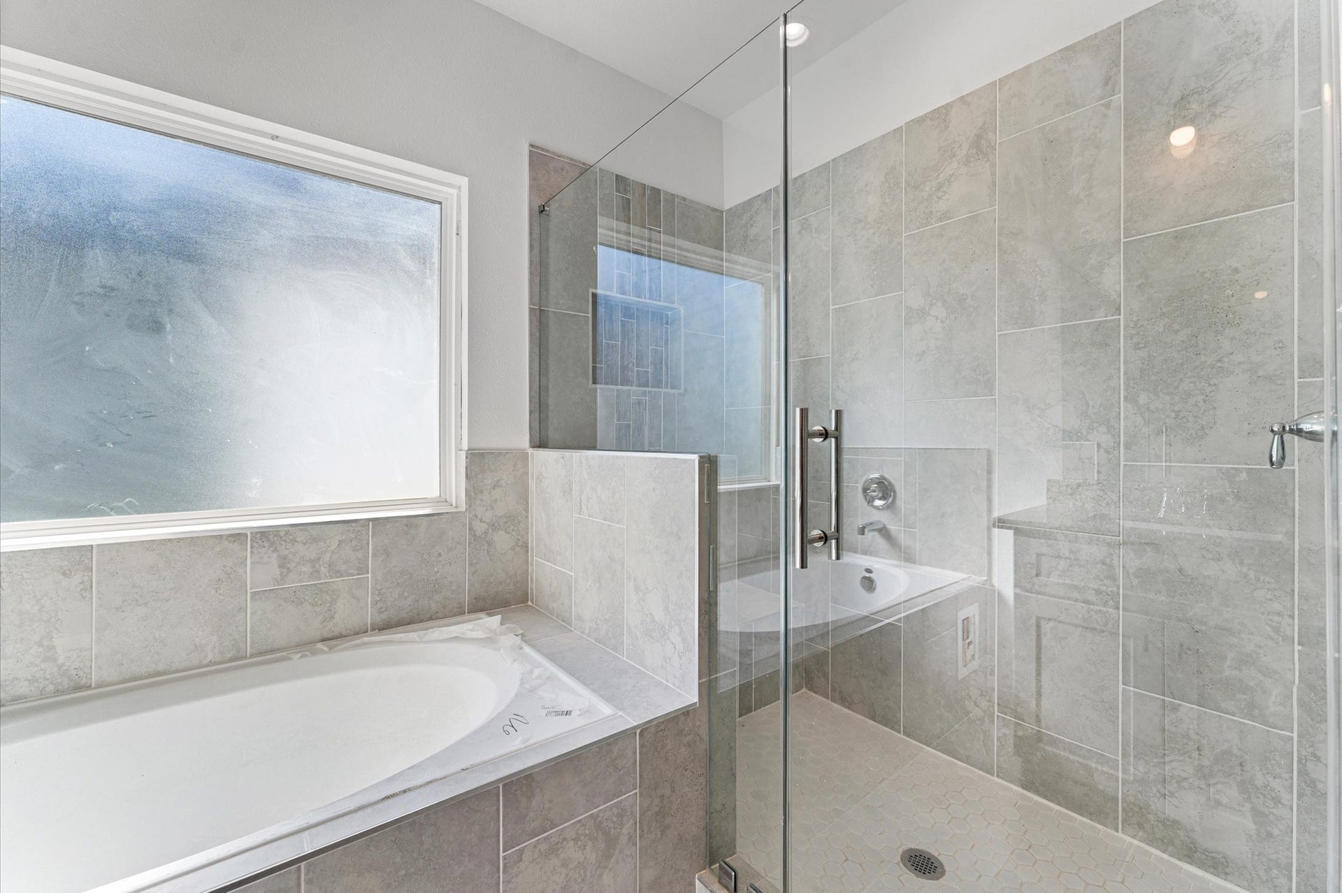 6413 Leopold Star Lane, Houston, TX 77048 Photos are from another home completed with the same floor plan