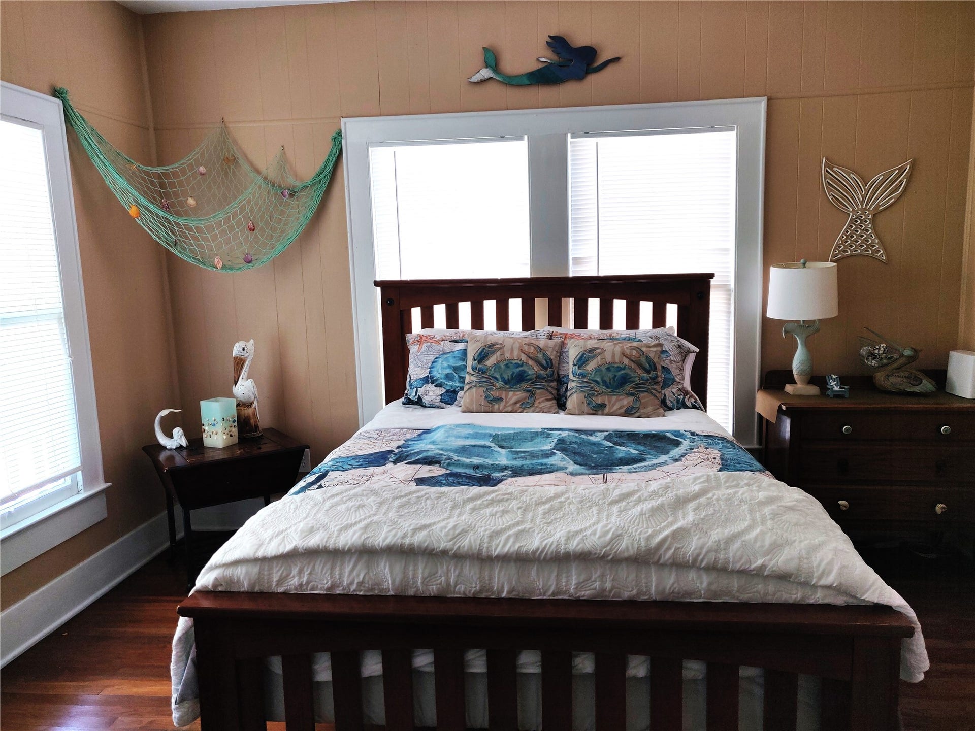 4711 Avenue S, Galveston, TX 77551 Bright and airy third bedroom, ideal for families or friends, complete with coastal decor and ample storage