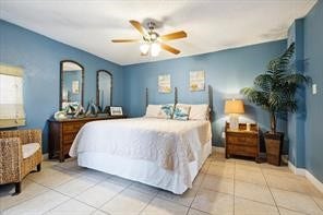 4711 Avenue S, Galveston, TX 77551 Wake up in this cozy, sunlit bedroom with plush bedding