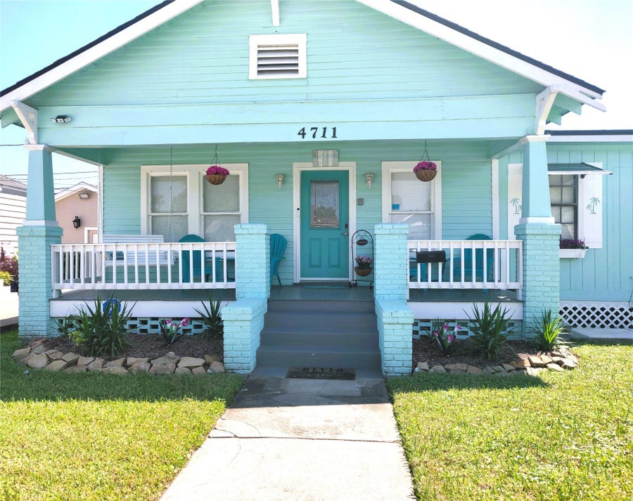 Property photo for 4711 Avenue S, Galveston, TX