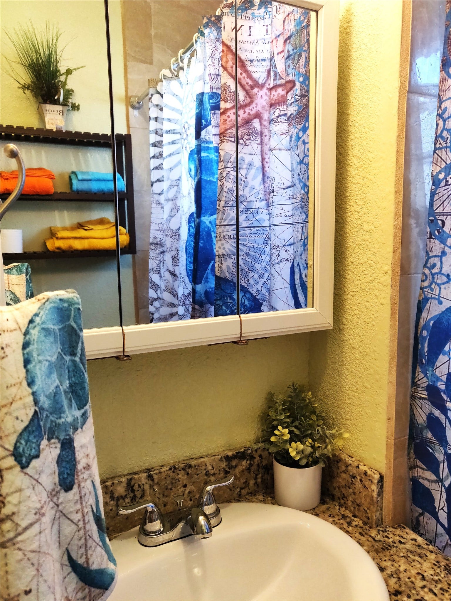 4711 Avenue S, Galveston, TX 77551 A fun, nautical bathroom that is conveniently situated between the second and third bedrooms