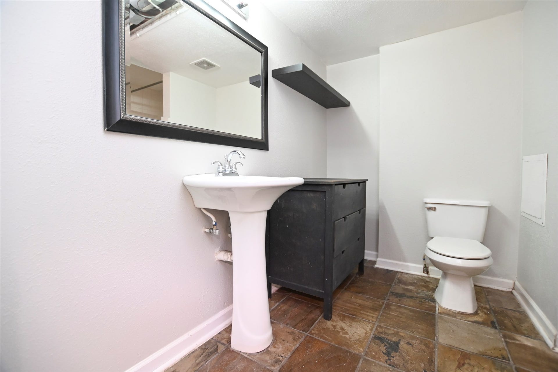 8423 Hearth Drive, #2, Houston, TX 77054 8423 Hearth Drive, #2, Houston, TX 77054