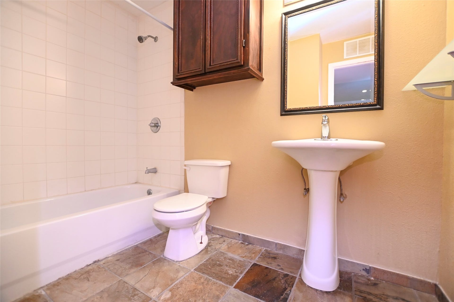 8423 Hearth Drive, #2, Houston, TX 77054 8423 Hearth Drive, #2, Houston, TX 77054