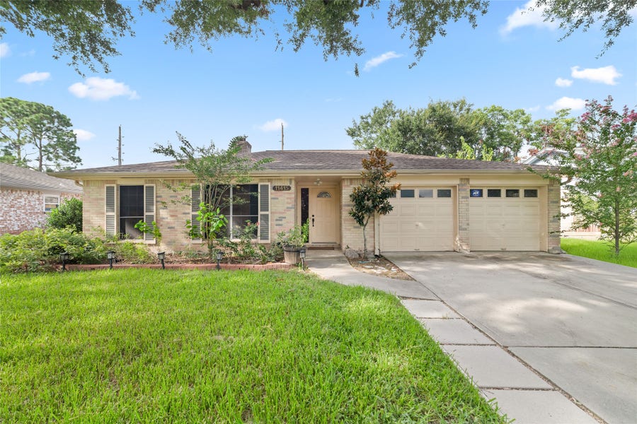 Property photo for 11415 Brook Meadows Lane, Stafford, TX
