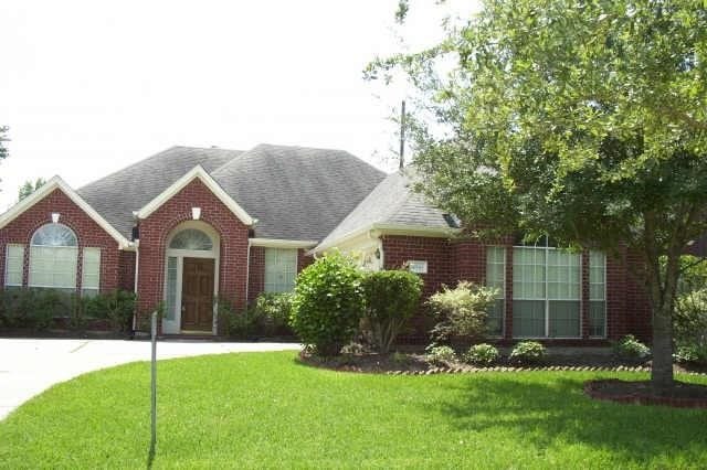 4542 Springfield Lakes Street, Sugar Land, TX 77479 Charming brick exterior with attractive curb appeal, mature landscaping, and welcoming front entry.