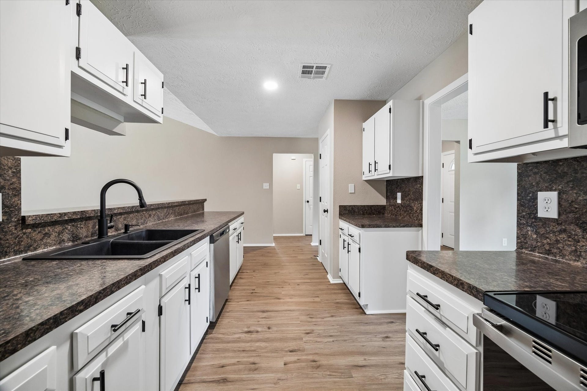 9807 Sparrow Street, La Porte, TX 77571 9807 Sparrow Street, La Porte, TX 77571