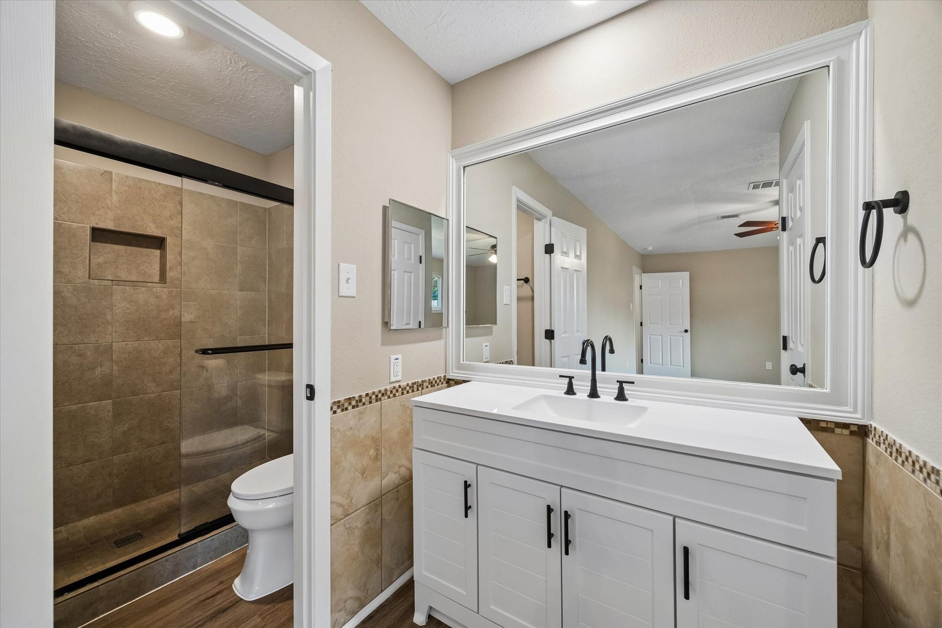 9807 Sparrow Street, La Porte, TX 77571 9807 Sparrow Street, La Porte, TX 77571
