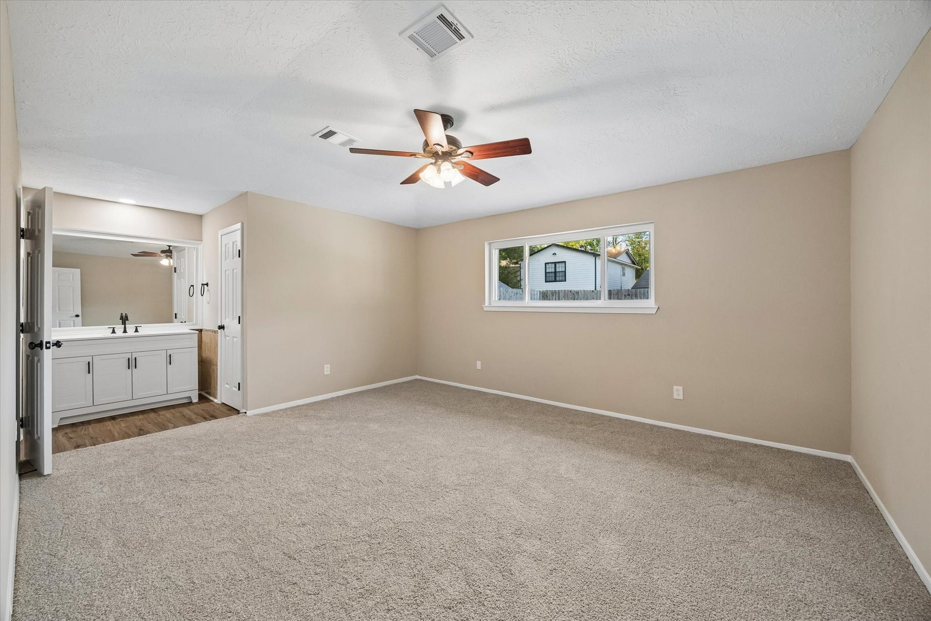 9807 Sparrow Street, La Porte, TX 77571 9807 Sparrow Street, La Porte, TX 77571