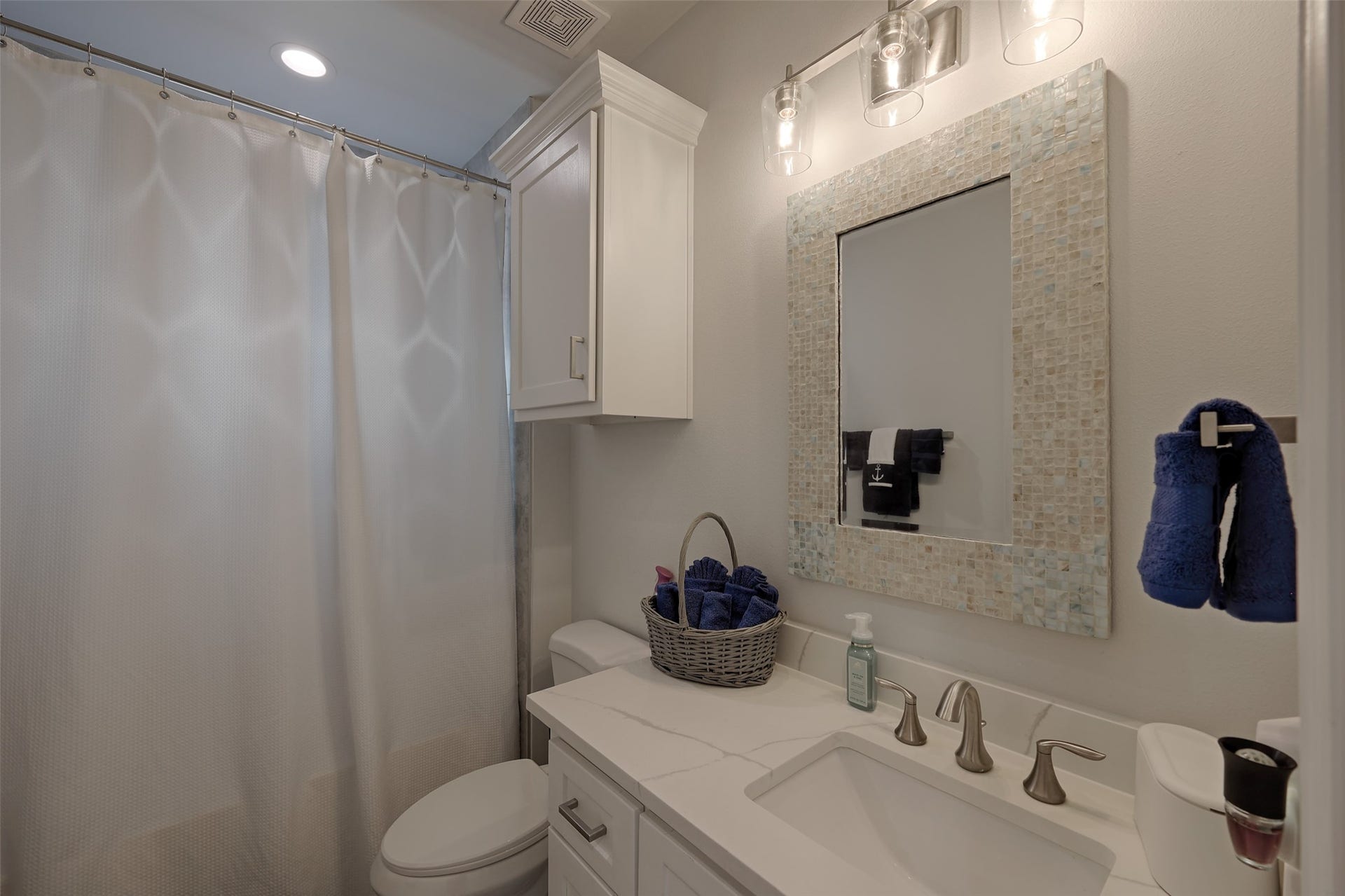 132 Capetown Circle, Montgomery, TX 77356 Secondary Bath