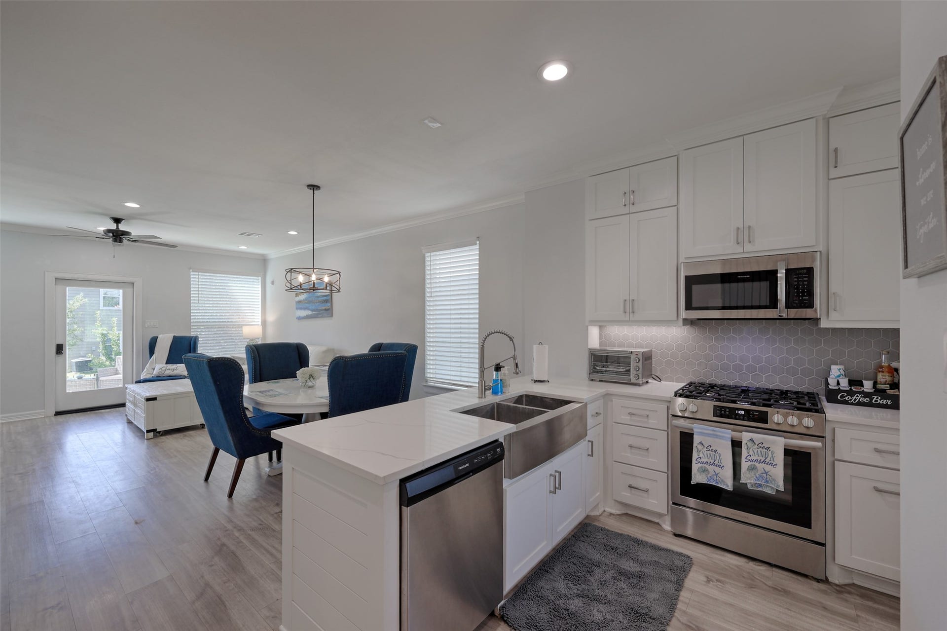 132 Capetown Circle, Montgomery, TX 77356 Kitchen w/Panty & Refrigerator