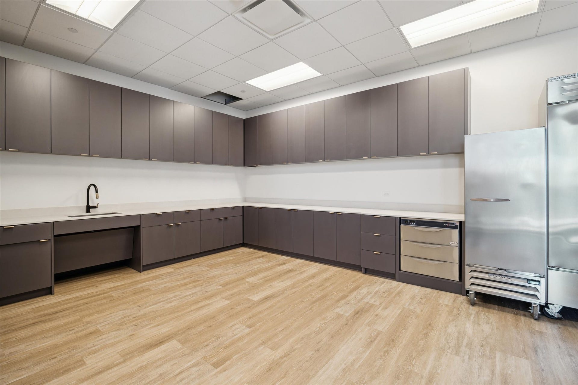 1711 Allen Parkway, #2102, Houston, TX 77019 Residence Catering Kitchen