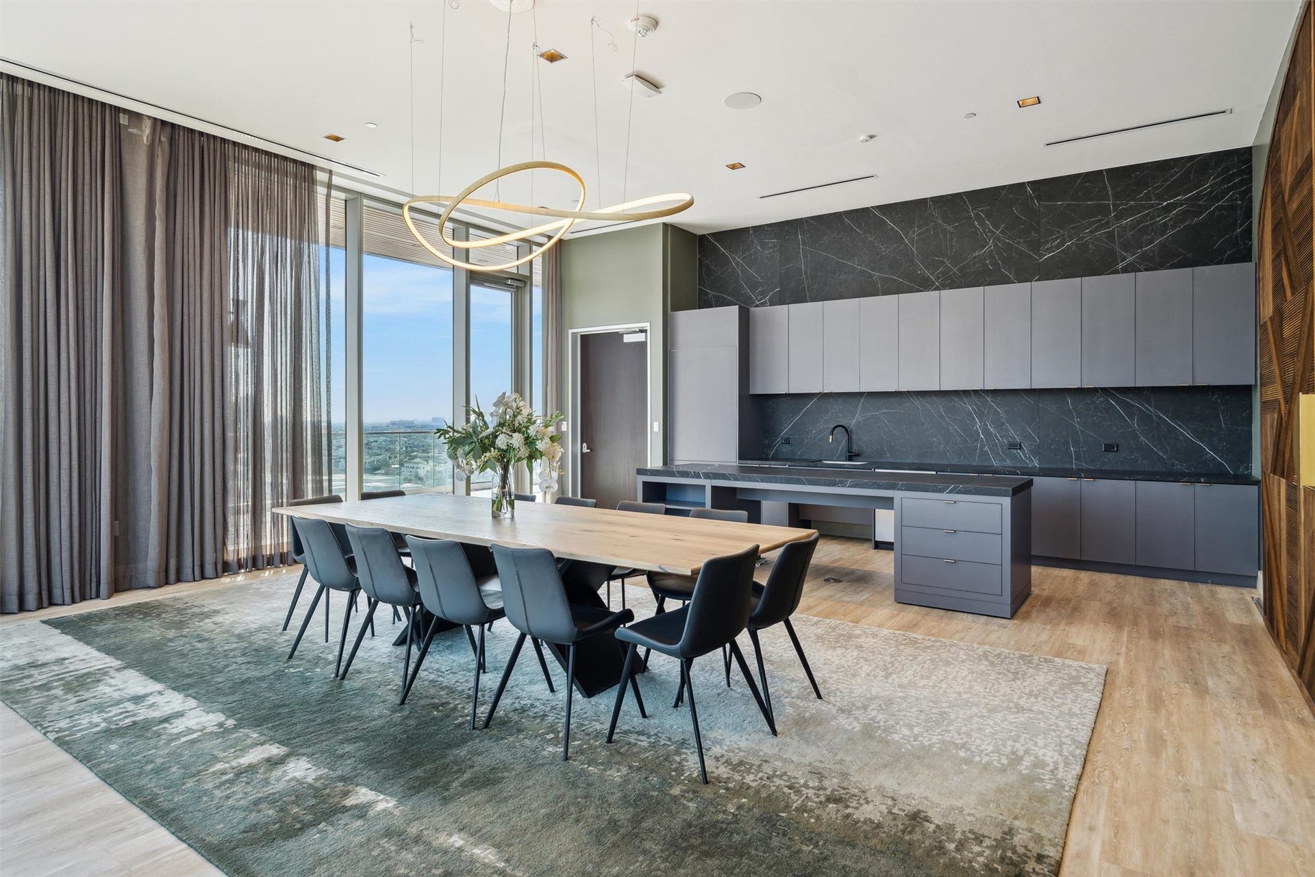 1711 Allen Parkway, #2102, Houston, TX 77019 Residences private dining.