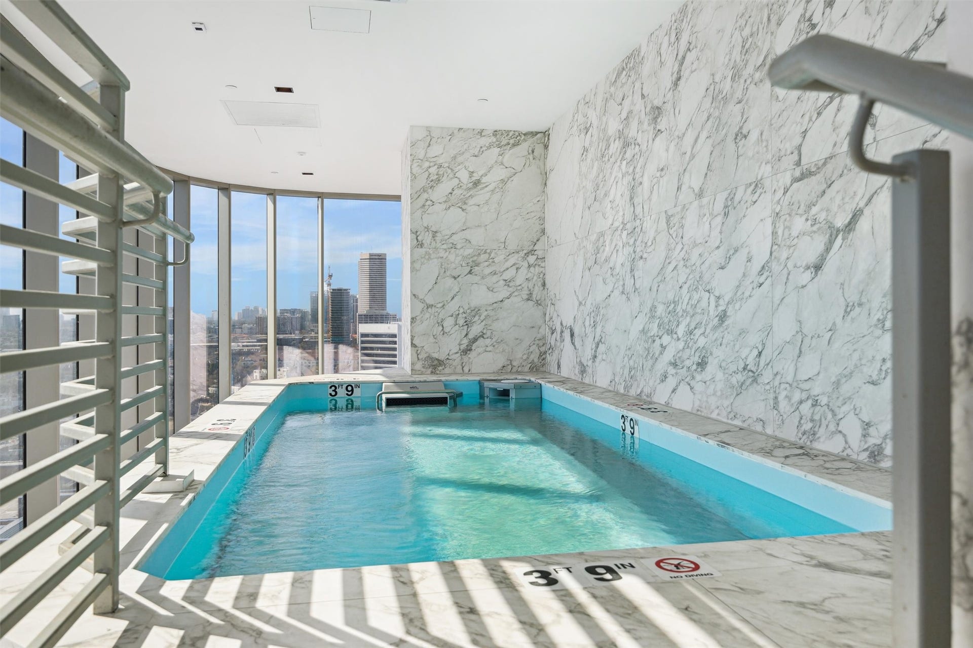 1711 Allen Parkway, #2102, Houston, TX 77019 Exclusive residence exercise plunge pool.