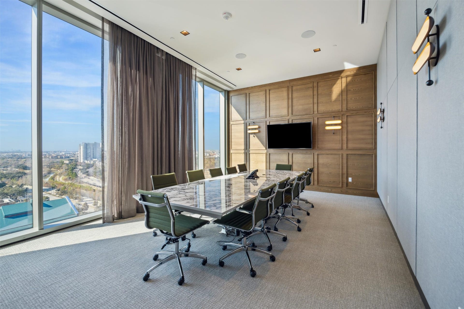 1711 Allen Parkway, #2102, Houston, TX 77019 Residence Conferance room.