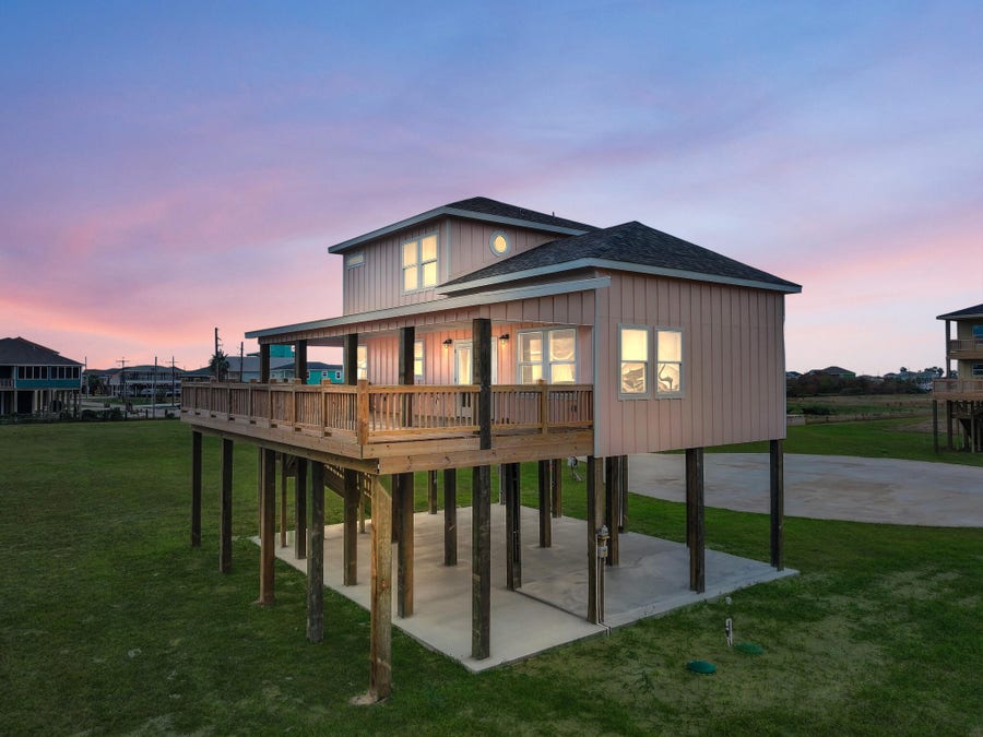 Property photo for 186 Ocean View Drive, Crystal Beach, TX