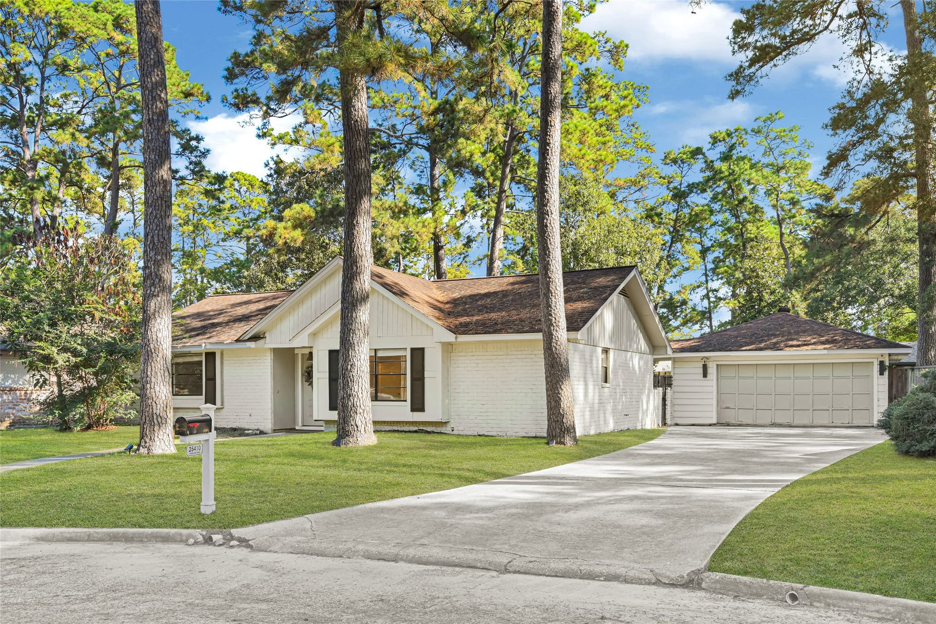 25410 Fairbrook Lane, Spring, TX 77373 Double wide driveway