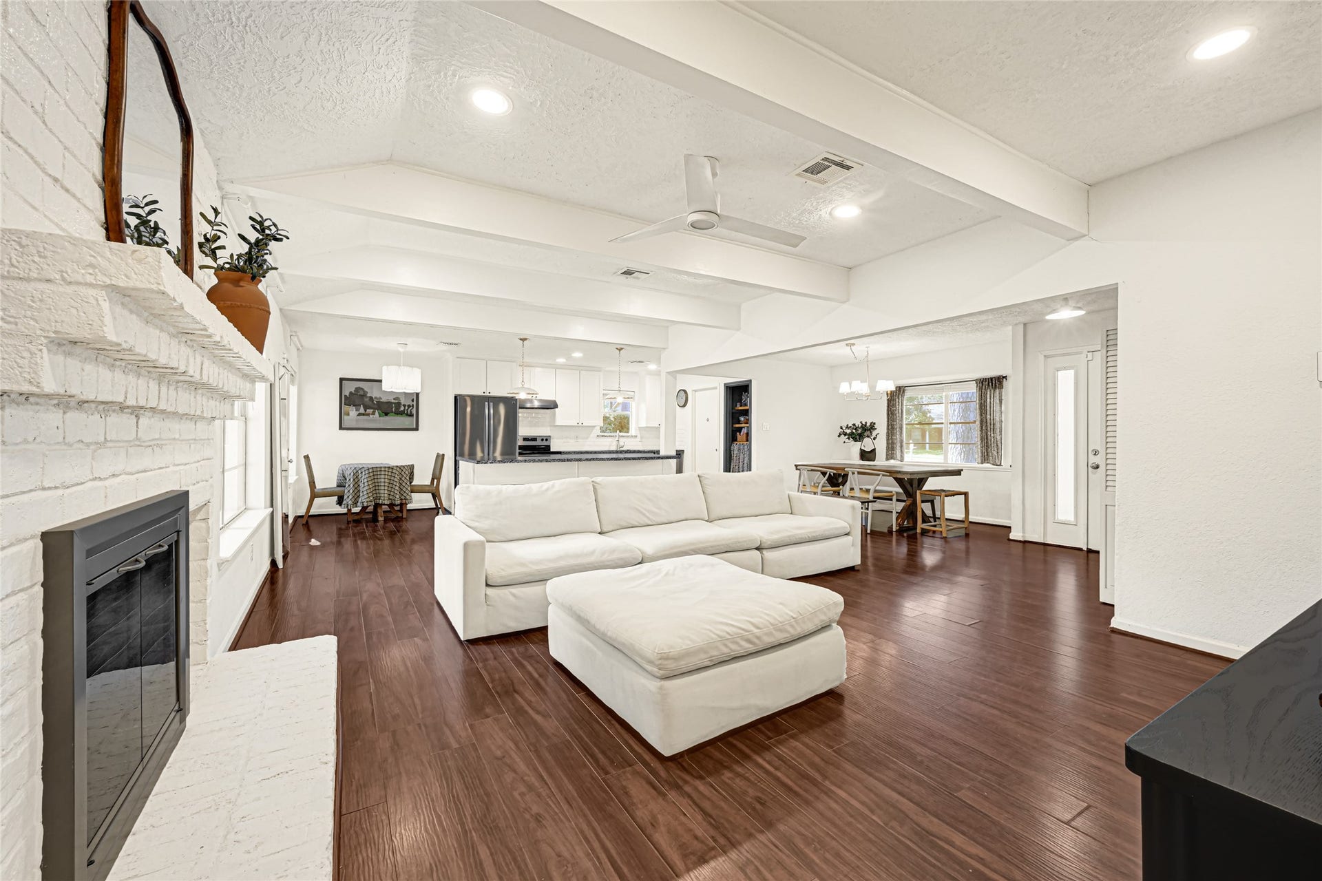 25410 Fairbrook Lane, Spring, TX 77373 Great natural lighting in main living areas