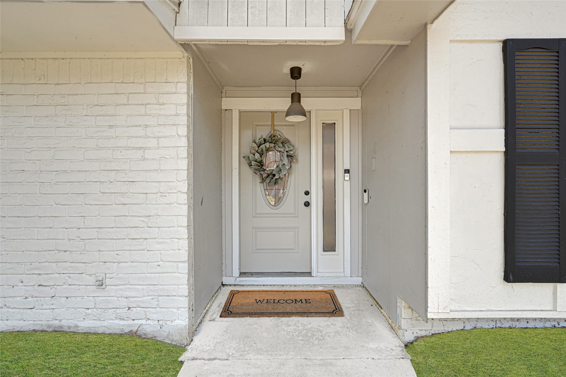 25410 Fairbrook Lane, Spring, TX 77373 Covered front porch