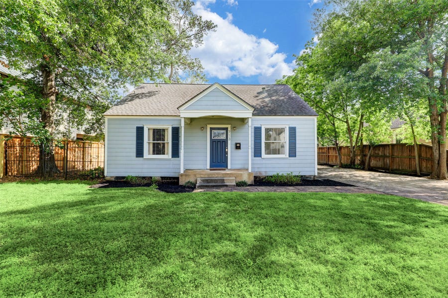 Property photo for 713 Sue Barnett Drive, Houston, TX