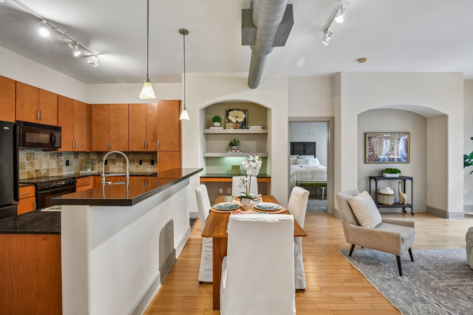 1901 Post Oak Boulevard, #2607, Houston, TX 77056 Breakfast bar option also available