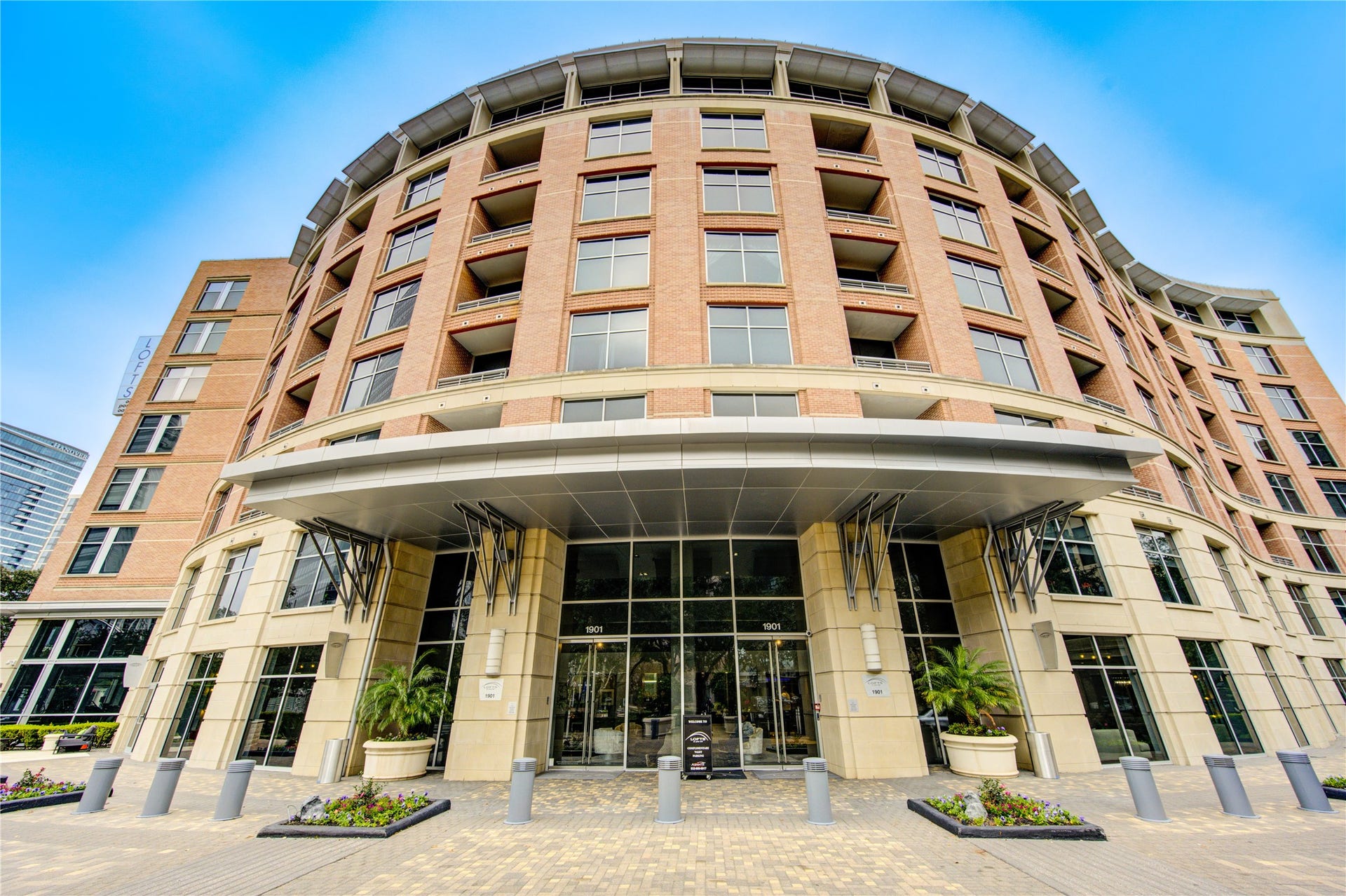 1901 Post Oak Boulevard, #2607, Houston, TX 77056 Walk to fabulous restaurants and shopping!!