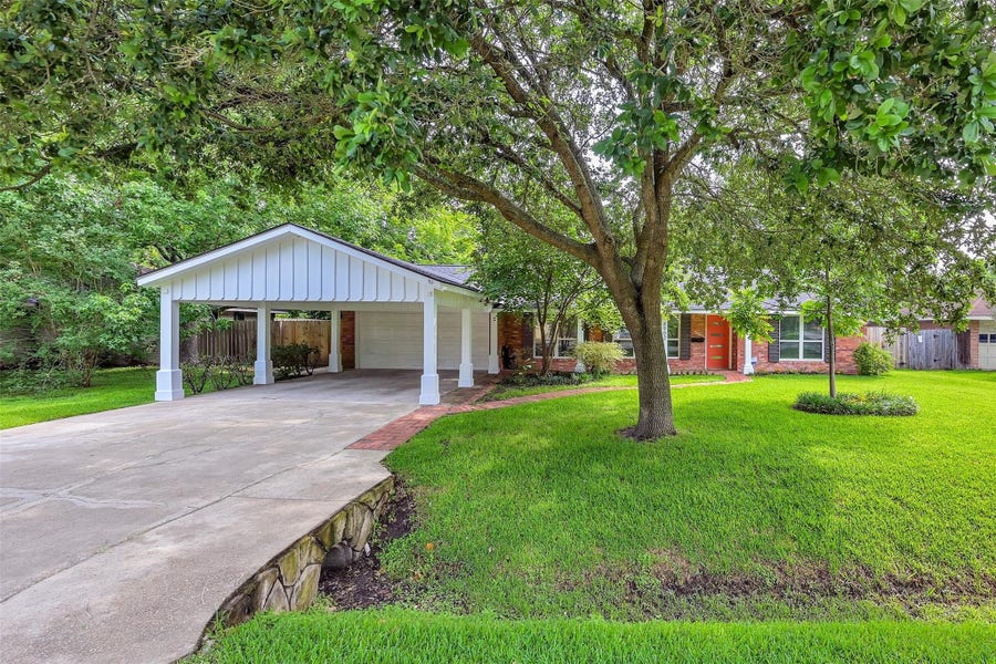 Property photo for 8902 Theysen Drive, Houston, TX