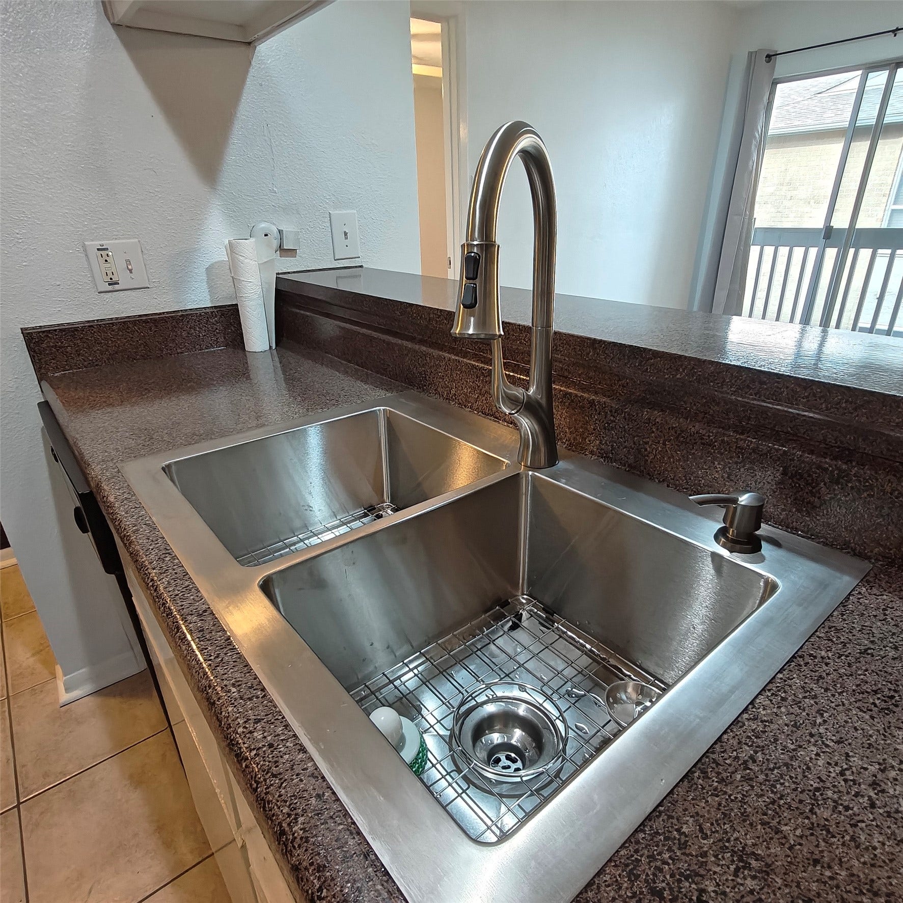260 El Dorado Boulevard, #808, Houston, TX 77598 Extra large and deep sink right by the dishwasher.