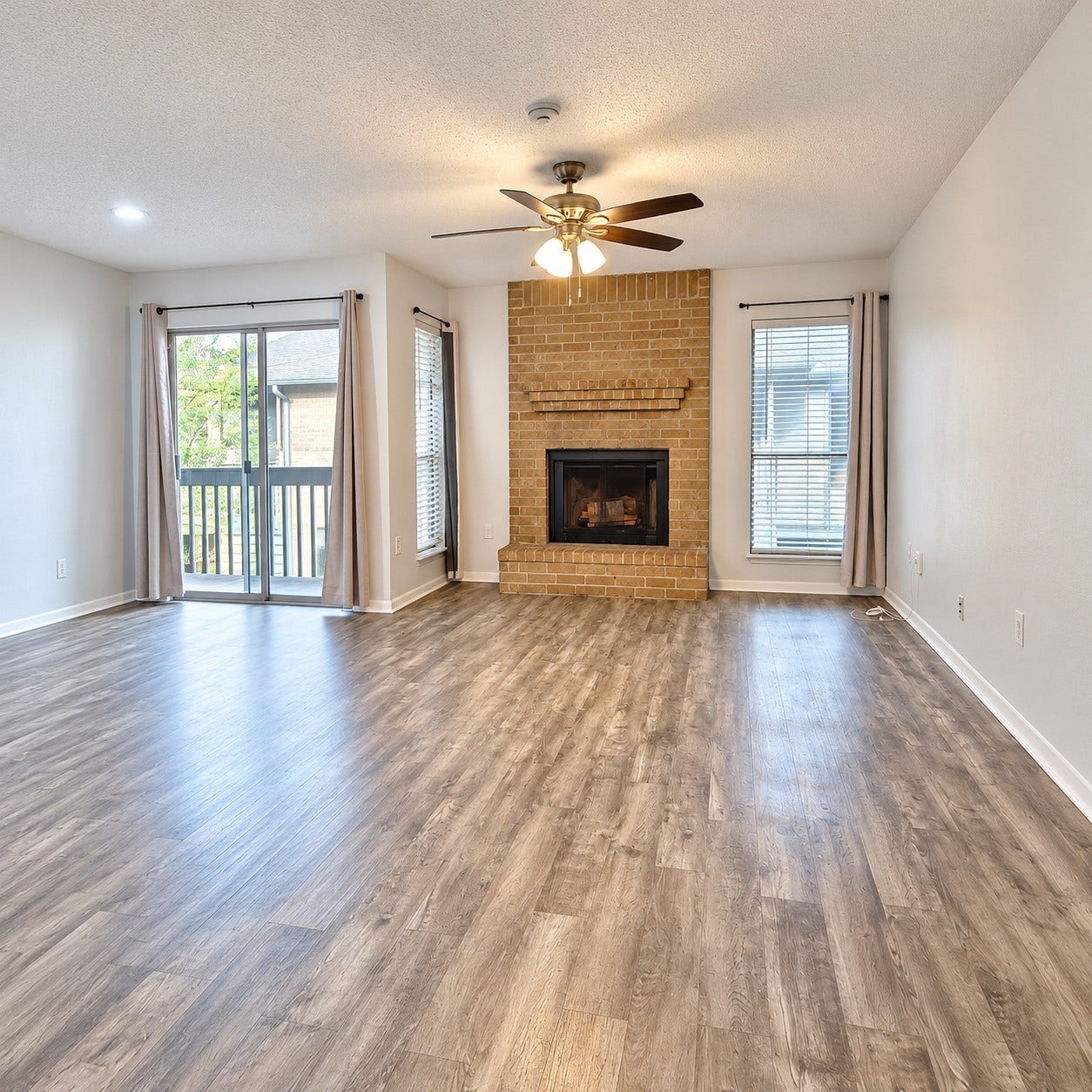 260 El Dorado Boulevard, #808, Houston, TX 77598 Beautiful Living room welcomes you to this unit 808.