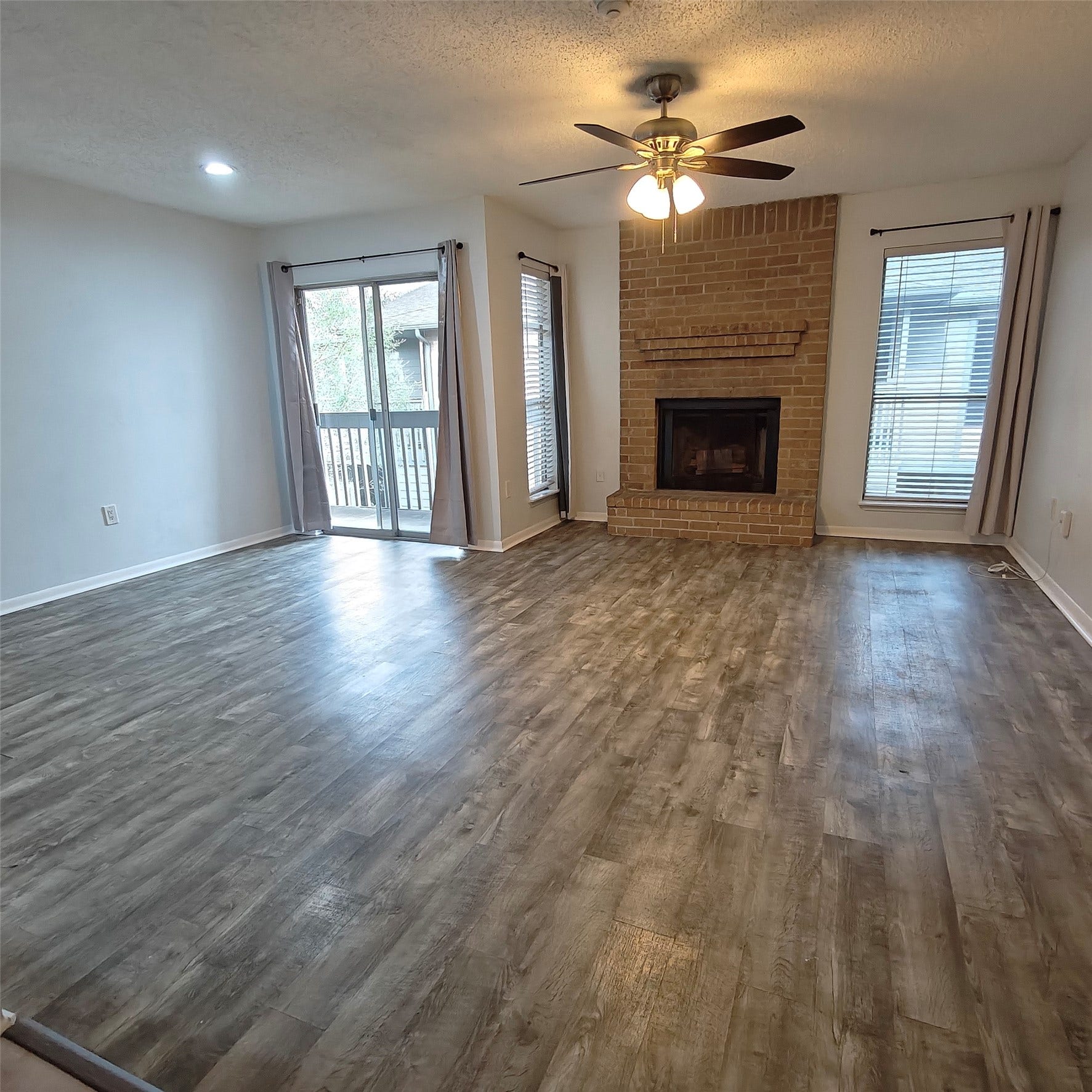 260 El Dorado Boulevard, #808, Houston, TX 77598 The livingroom again :)