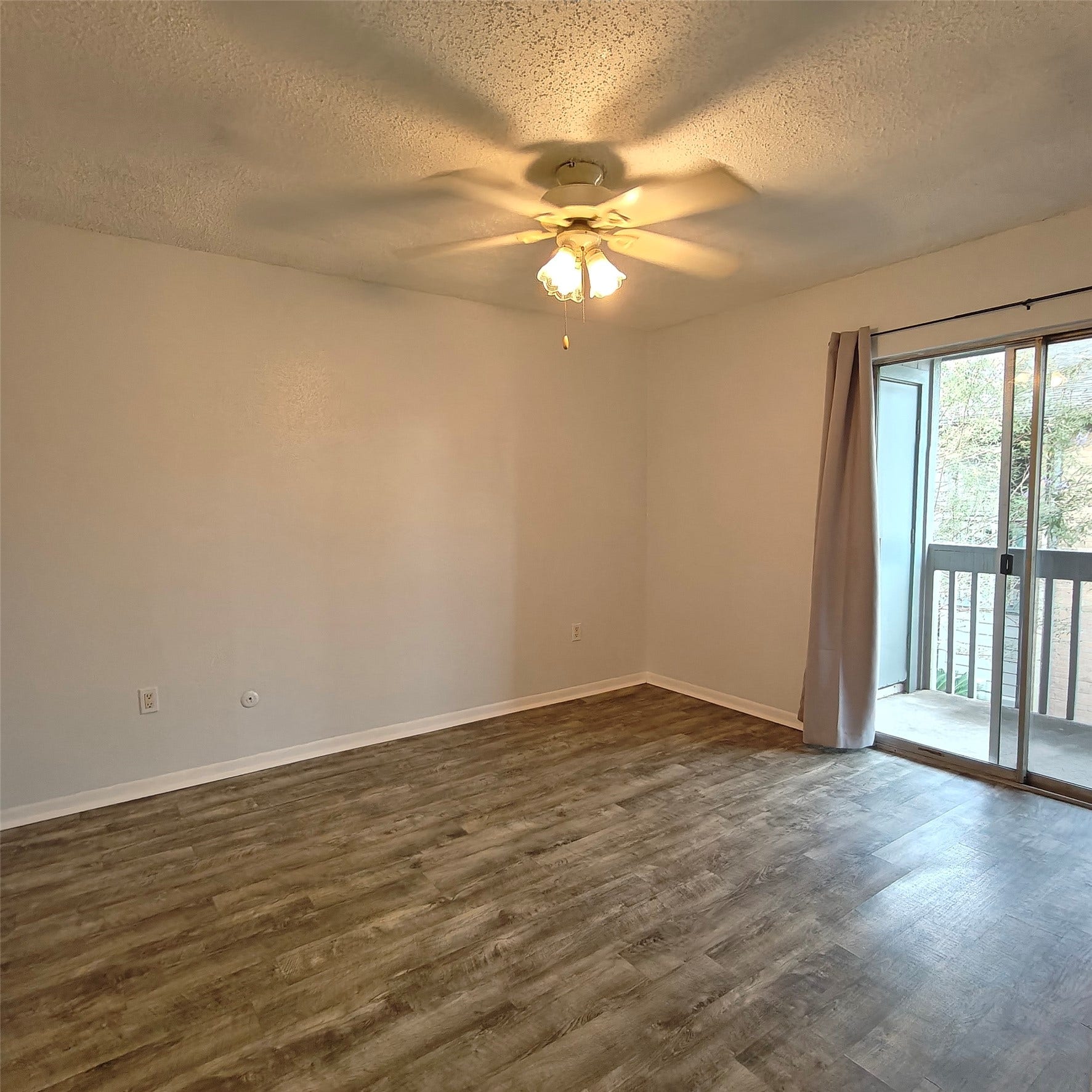260 El Dorado Boulevard, #808, Houston, TX 77598 Another angle of your primary suite.