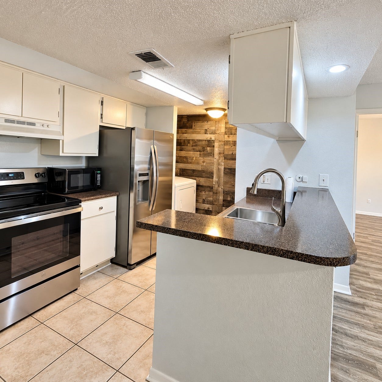 260 El Dorado Boulevard, #808, Houston, TX 77598 Upon entering your frontdoor you will see your beautiful kitchen to the left.