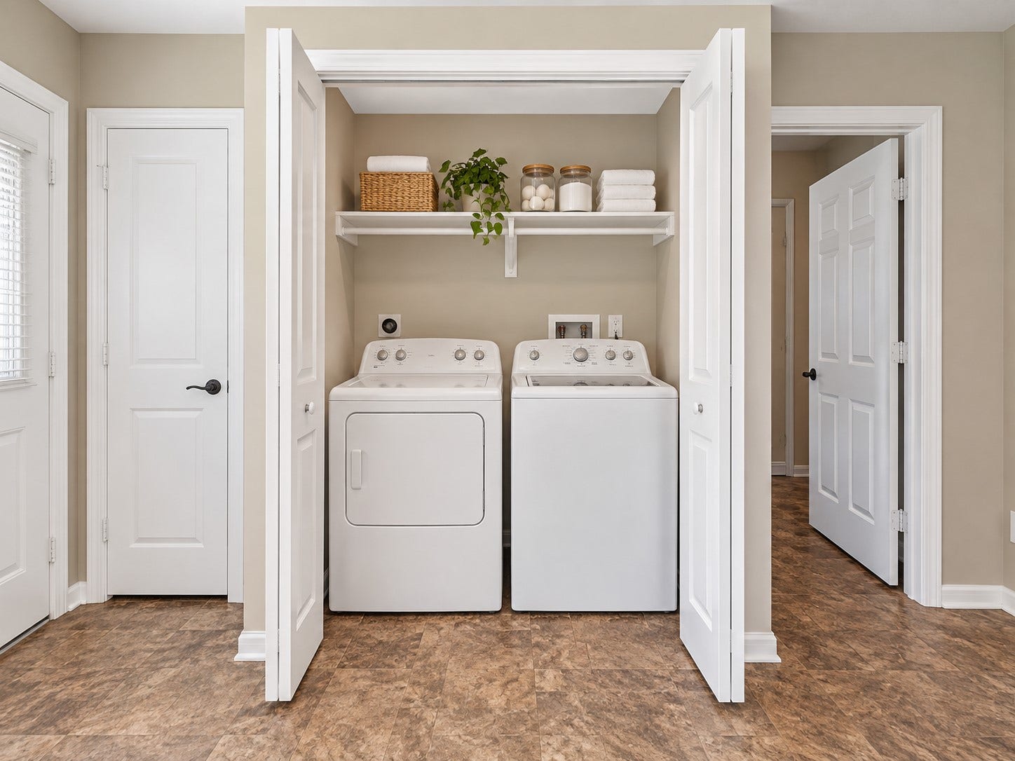 19547 Fletcher Way Drive, Houston, TX 77073 Virtually staged to illustrate the laundry space with a full-size washer and dryer.