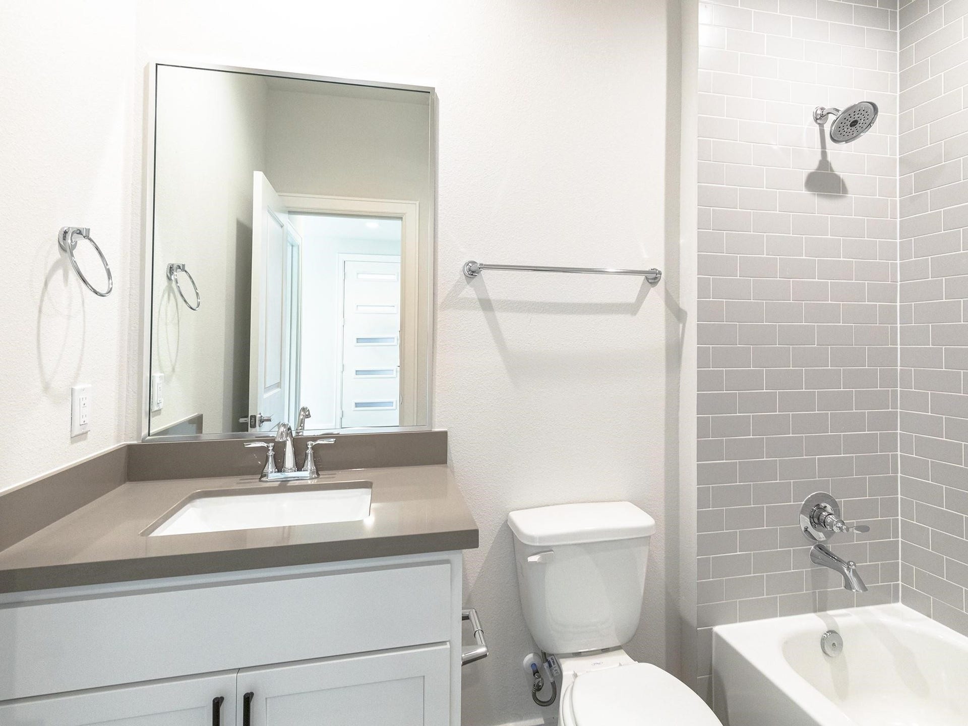 751 N Emile Street, Houston, TX 77020 Modern secondary bathroom featuring a sleek vanity with a large mirror, a tiled shower-tub combo, and contemporary fixtures.
Note: Photos 2022