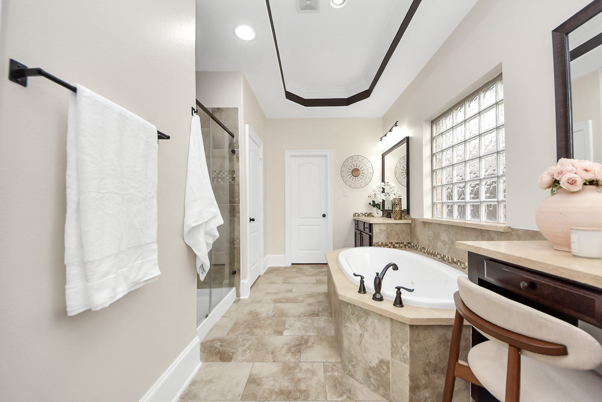 9815 Patricia Haven Lane, Humble, TX 77396 primary bathroom