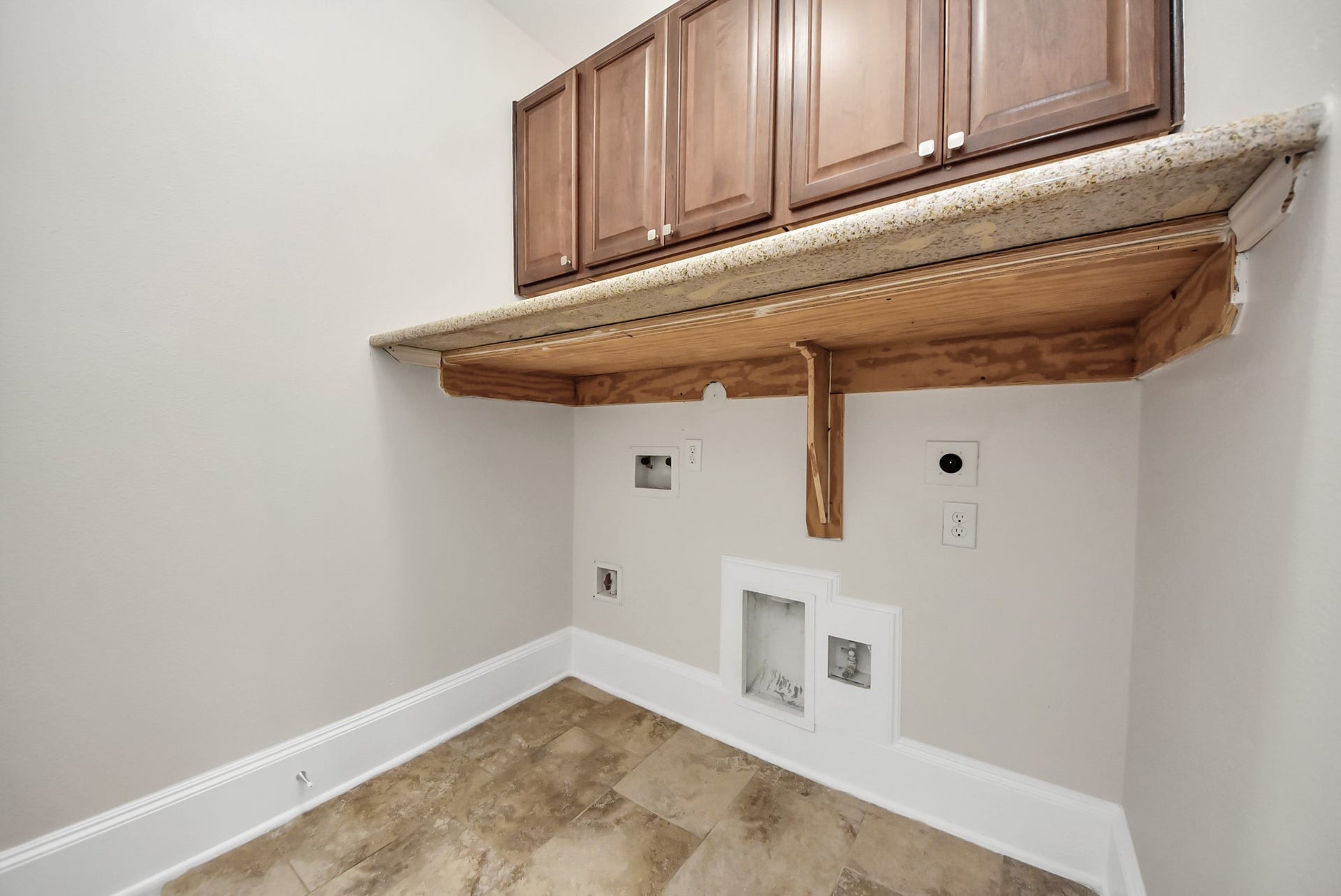 9815 Patricia Haven Lane, Humble, TX 77396 utility room