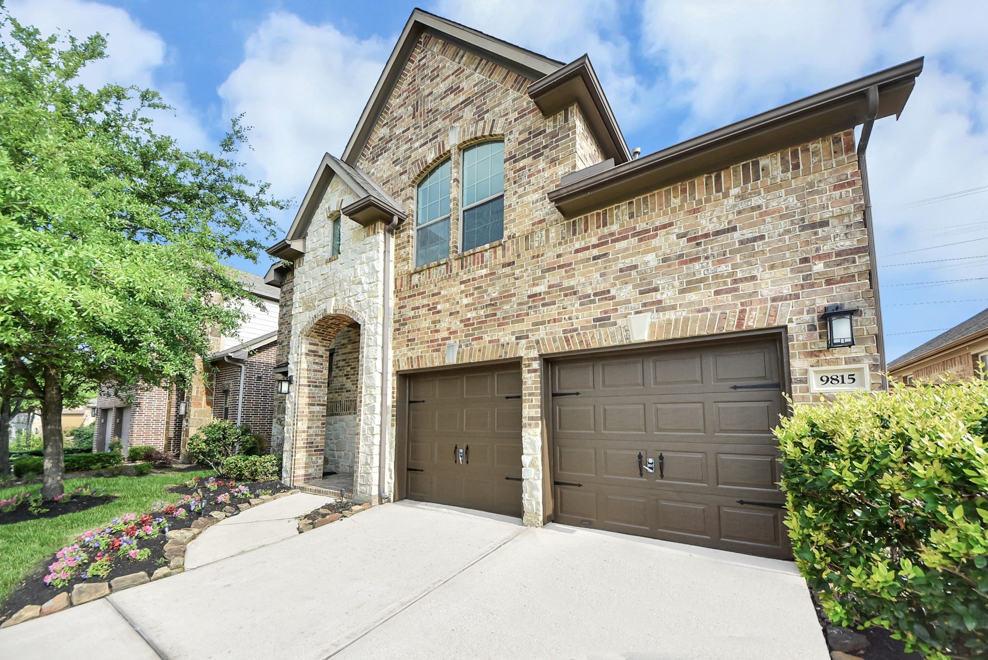 9815 Patricia Haven Lane, Humble, TX 77396 perfectly landscaped, great curb appeal