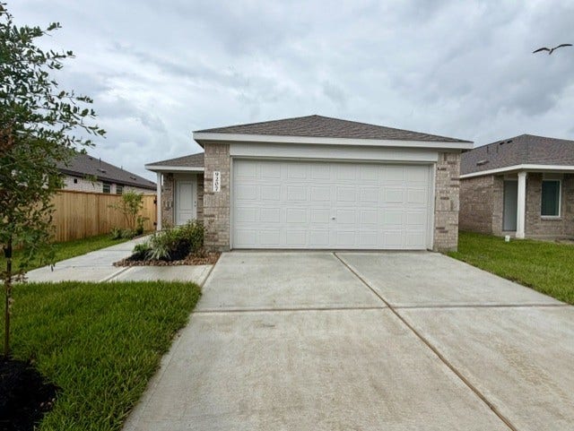 Property photo for 9207 Burch Eagle Court, Baytown, TX