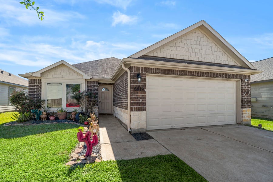 Property photo for 6819 Altadena Drive, Rosharon, TX