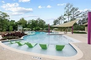 230 Elianne Lace Court, Conroe, TX 77318 Take advantage of the resort-style community pool,
featuring a beach-entry shallow end with built-in
loungers for the ultimate relaxation. The beautifully
maintained facility includes ample sunshade and
lush landscaping, offering a vacation-like
atmosphere just steps from home.
