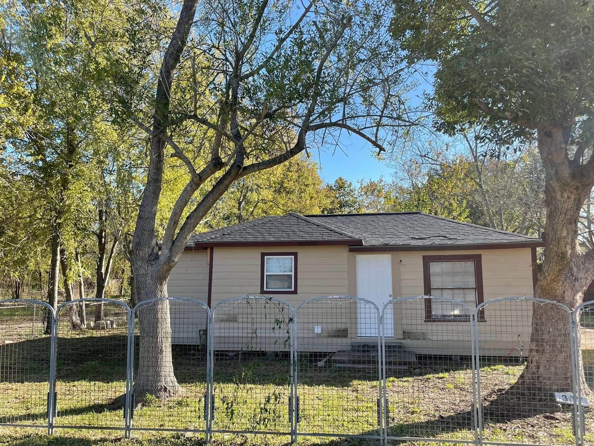 307 Prairie Street, Highlands, TX 77562