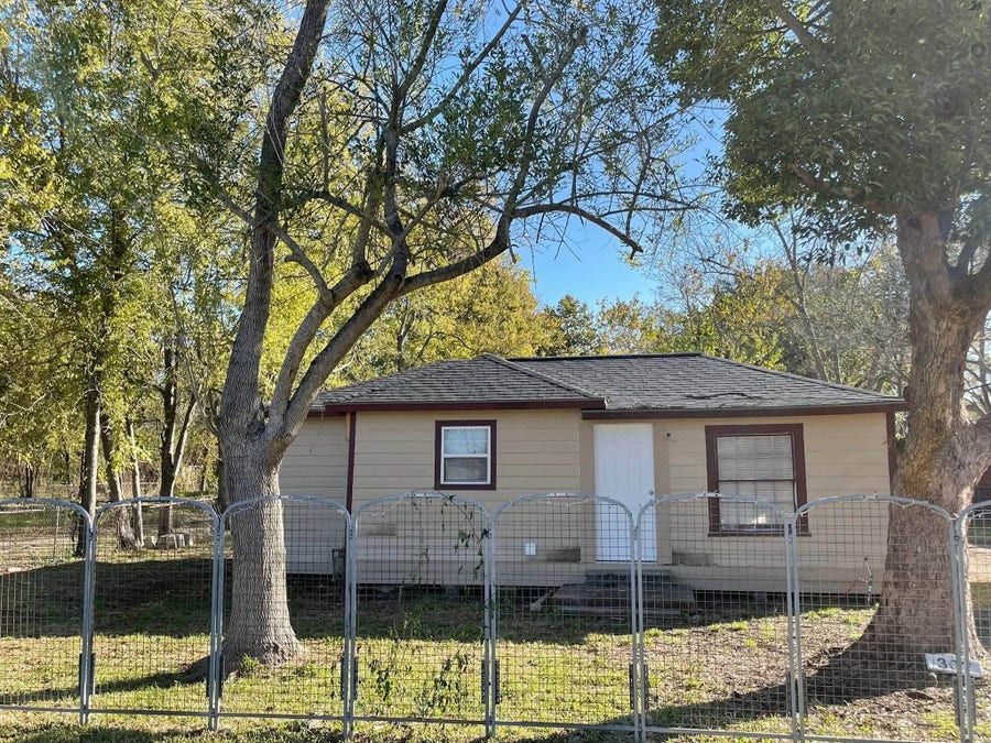 Property photo for 307 Prairie Street, Highlands, TX
