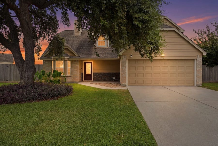Property photo for 2017 Eastwind Drive, Deer Park, TX
