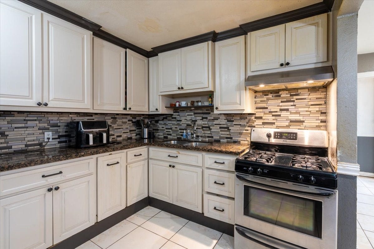 6817 Kassarine Pass, Houston, TX 77033 6817 Kassarine Pass, Houston, TX 77033