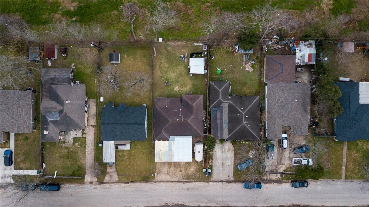 6817 Kassarine Pass, Houston, TX 77033 6817 Kassarine Pass, Houston, TX 77033